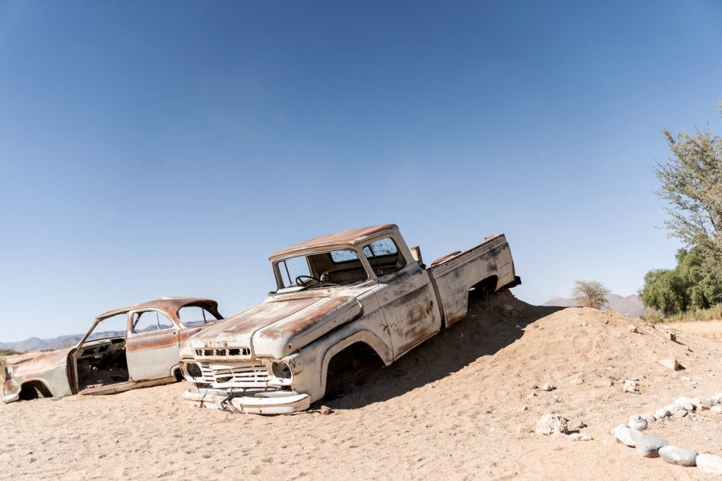 Roadtrip en Namibie, pause photo à Solitaire et ses épaves enlisées