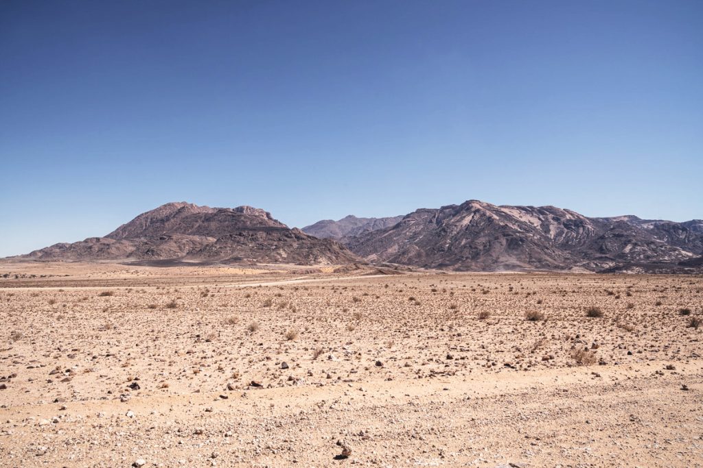 Paysage du Namib, en direction du White Lady Lodge
