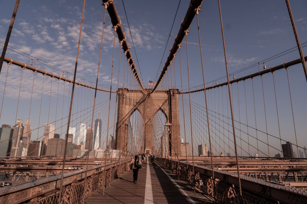 Brooklyn Bridge, New York, au lever du soleil