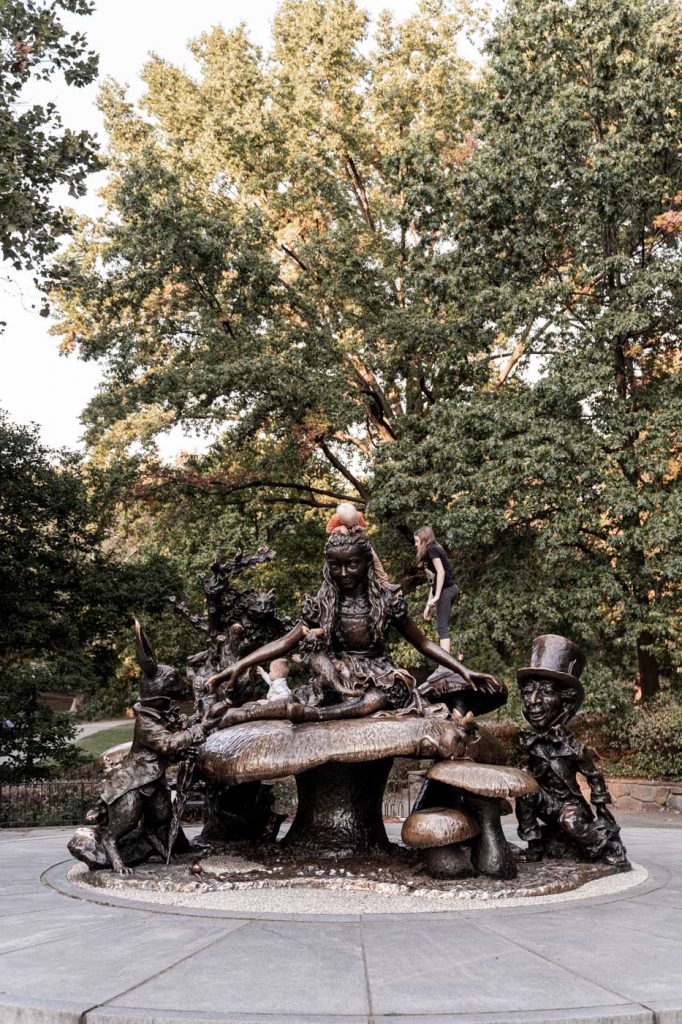 Central Park Statue Alice aux Pays des Merveilles